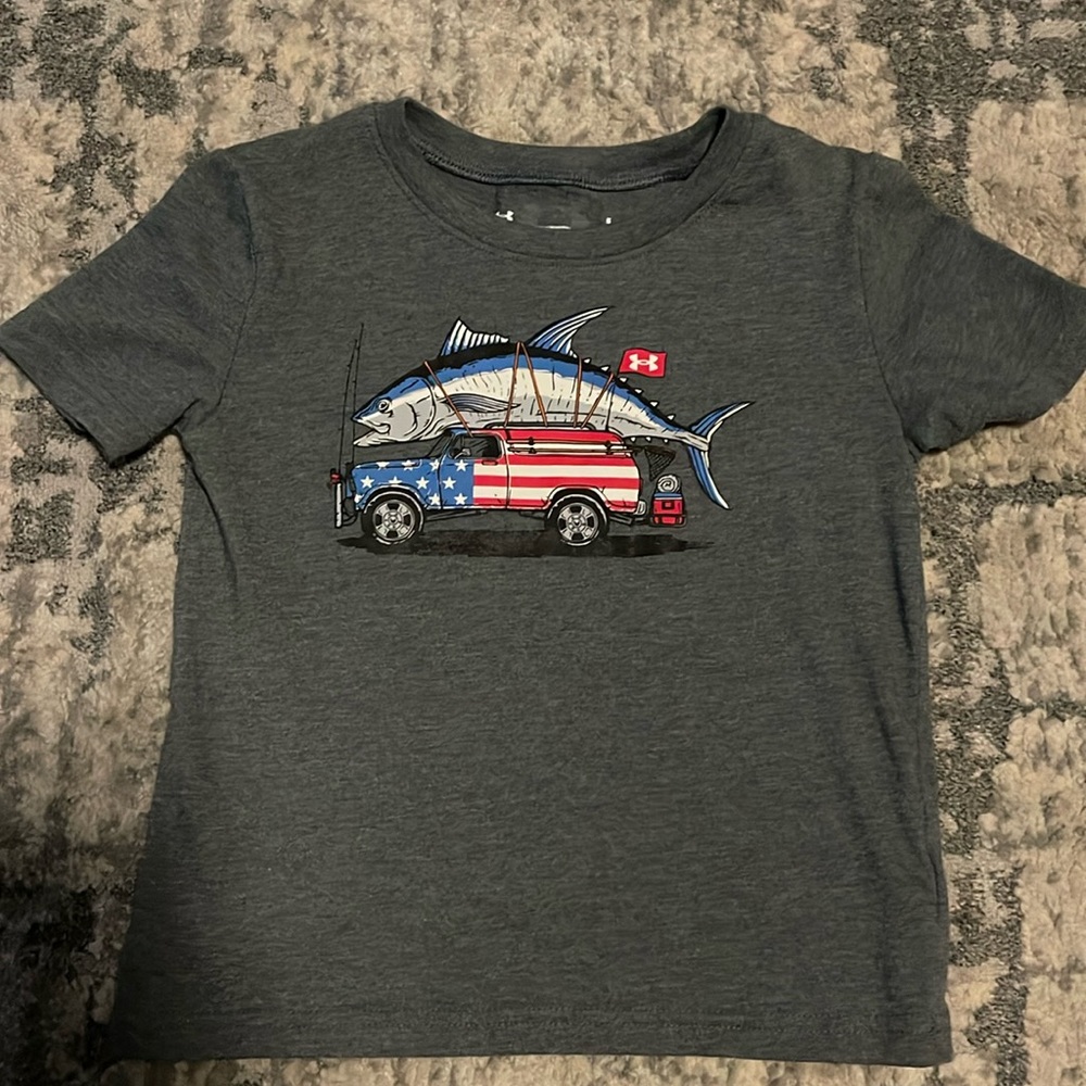 Under armour boys size 5 freedom top